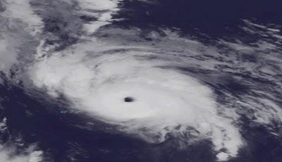 Hurrikan OPHELIA an Bermuda vorbei - jetzt Kategorie 4, major hurricane, Ophelia, Bermudas, Neufundland, Oktober, 2011, Hurrikansaison 2011, aktuell,  Verlauf, Satellitenbild Satellitenbilder, Atlantik, 