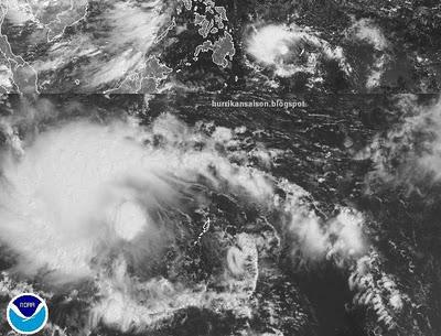 Mindanao, Philippinen: Tropisches Tief 92W (potenziell Tropischer Sturm BANYAN) kommt bald an, Banyan, Mindanao, Philippinen, Taifunsaison, Satellitenbild Satellitenbilder, aktuell, Pazifik, Oktober, 2011, 
