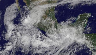 JOVA ist kein Sturm mehr - Tropisches Tief 12-E ist über Land - heftiger Regen in Guatemala, Chiapas und Oaxaca, Chiapas, Oaxaca, Jova, Pazifik, Satellitenbild Satellitenbilder, aktuell, Sturmflut Hochwasser Überschwemmung, Oktober, 2011, Hurrikansaison 2011, Mexiko, Guatemala,