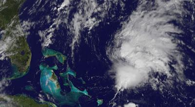 Bei den Bahamas braut sich eine neue tropische Bedrohung zusammen, Bahamas, Atlantik, Oktober, Satellitenbild Satellitenbilder, 2011, Hurrikansaison 2011, aktuell, 