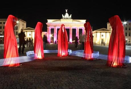 Die Wächter der Zeit auf Tour beim Brandenbur​ger Tor in Berlin. Manfred Kielnhofer