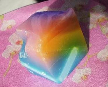 Hilfe: Regenbogen-Glitzer-Seife