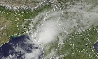 Indischer Ozean: Tropischer Zyklon 2 (TWO) über Bangladesch und Myanmar