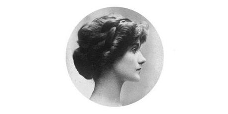 theepitomeofquiet:


Coco Chanel in 1909