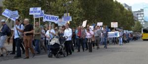 Demonstration gegen den Euro im September 2011 in Stuttgart: Chaoten sehen anders aus. (Foto: Aktionsbündnis)