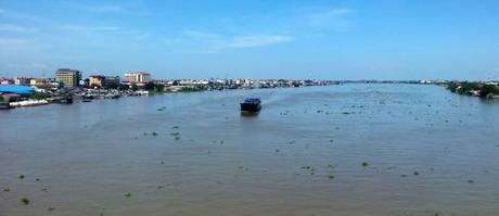 Tonle Sap, Phnom Penh: more than full with mosoon water 