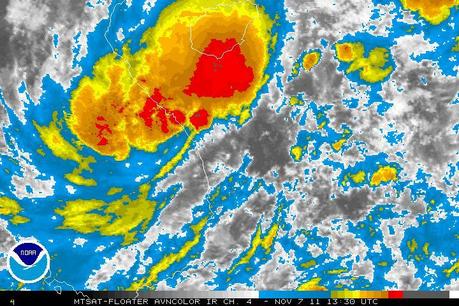 Taifunsaison 2011 aktuell: Tropisches Tief 24W (potenziell Tropischer Sturm WASHI) vor Vietnam zieht schnell nach Norden Richtung Hainan
