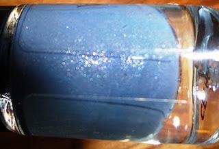 [Swatch] Nail Polish "Into the dark" Vampire`s Love LE von essence