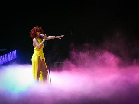 Under her Umbrella - Rihanna in Concert