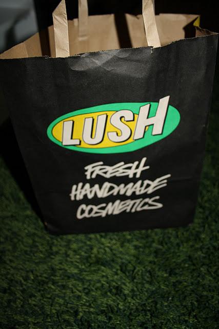 80 Leser + Lush Shopping.