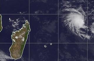 Zyklonsaison Südwest-Indik: Potenzieller Tropischer Sturm ALENGA, Zyklonsaison Südwest-Indik, Alenga, Indischer Ozean Indik, aktuell, Dezember, 2011, Satellitenbild Satellitenbilder,