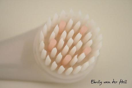 Shiseido - Cleansing Massage Brush