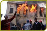 Kairo: Institut d’Égypte stand in Flammen