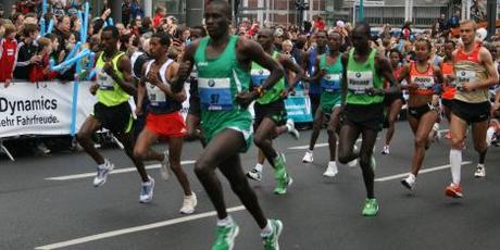 Wie sieht wohl der Trainingsplan eines Marathon Weltrekord-Jägers wie aus? Foto: Start beim Frankfurt-Marathon 2011