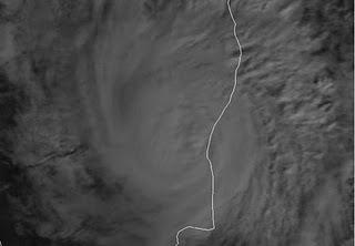 Tropischer Zyklon 06B THANE kommt als Hurrikan nach Indien