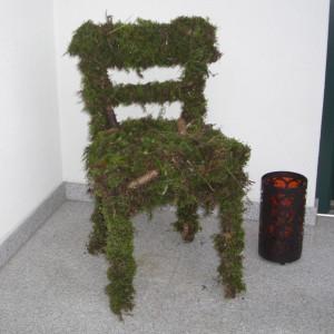 Moos-Wintermantel für den Stuhl