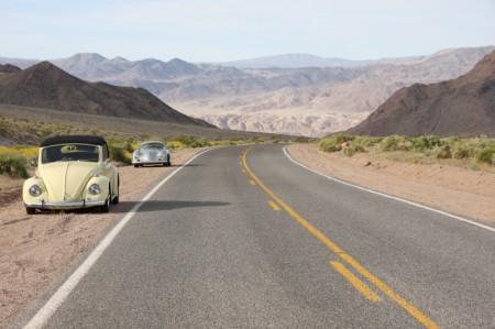 Coole Fotos von VW Käfer, VW Käfer Cabrio, Porsche 356 Speedster und Death Valley Landschaft