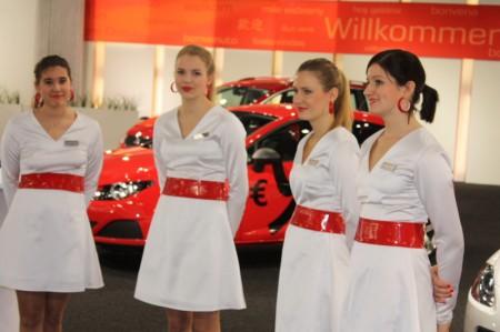Fotos und Video von Hostessen, Girls, Babes, Damen auf der Vienna Autoshow 2012