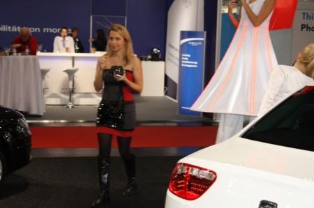 Fotos und Video von Hostessen, Girls, Babes, Damen auf der Vienna Autoshow 2012