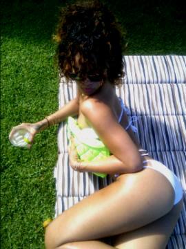 Bikinifotos und Joints: Rihanna macht Urlaub auf Hawaii
