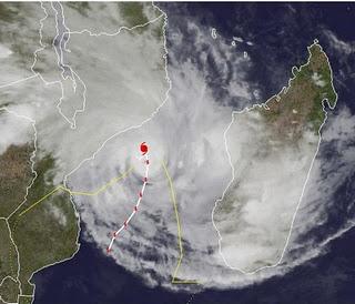 Zyklon FUNSO ist wieder ein Major Hurricane mit gewaltigen Dimensionen, Funso, Satellitenbild Satellitenbilder, aktuell, Januar, 2012, major hurricane, Indischer Ozean Indik, Zyklonsaison Südwest-Indik, Afrika, Madagaskar,