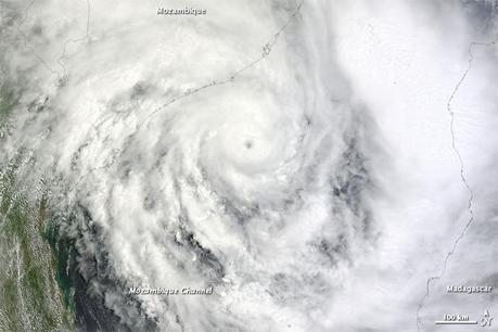 Aktuelles HQ Satellitenbild Zyklon FUNSO als Hurrikan Kategorie 4