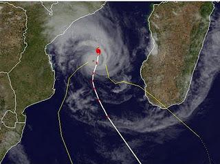 Tropischer Sturm FUNSO erreicht Kategorie 5 voraussichtlich nicht mehr, Funso, aktuell, 2012, Satellitenbild Satellitenbilder, Januar, 2012, Indischer Ozean Indik, Zyklonsaison Südwest-Indik, Afrika, Madagaskar, major hurricane,