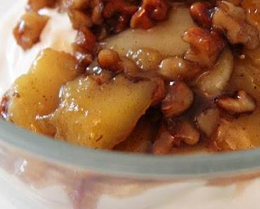 Griechischer Joghurt mit karamellisierten Früchten