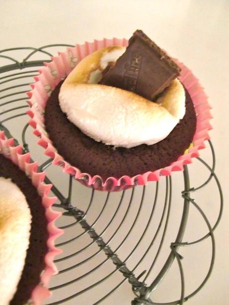 Ein Cupcaketräumchen mit Milky Way, Ovomaltine-Schoggi und Marshmallows