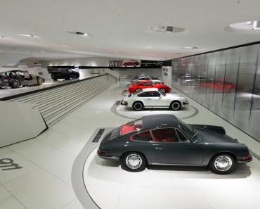 Porsche Museum mit Sonderausstellung Identität 911