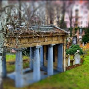 … befindet sich ein jüdischer Friedhof.