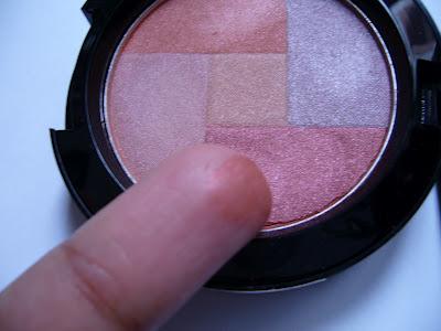 Review + Swatches | NYX Mosaic Powder | 05 Champagne