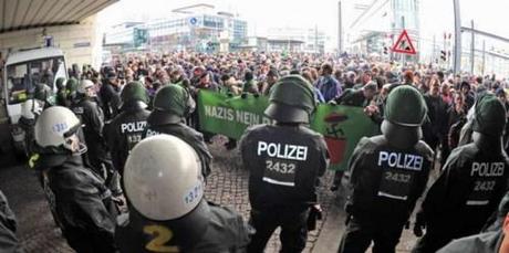 Der Widerstand gegen Nazis ist in Deutschland strafbar