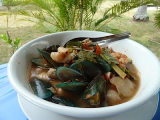 Po Taek – Scharfe Thai-Suppe mit Fisch und Meeresfruechten - โป๊ะแตก / Thai Spicy Seafood Soup