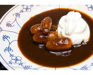 Datteln in Kaffee mit griechischem Joghurt