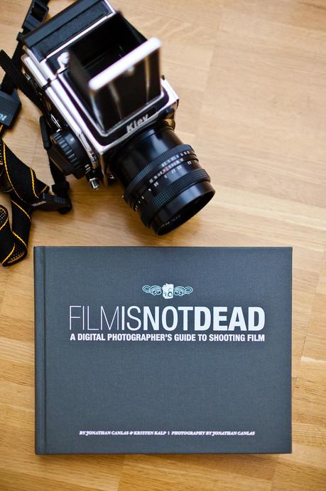FILM IS NOT DEAD – meine Notizen zur analogen Fotografie + Buchtipp!