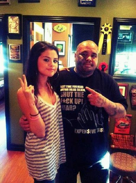 Selena Gomez lässt sich ein Tattoo stechen
