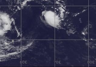 Potentieller Tropischer Sturm 15S (Zyklon JONI) entsteht NE von Rodrigues und Mauritius, Joni, aktuell, Mauritius, Februar, 2012, Satellitenbild Satellitenbilder, Indischer Ozean Indik, Zyklonsaison Südwest-Indik, Vorhersage Forecast Prognose, Verlauf, Zugbahn, 