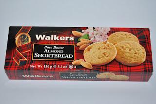 Walkers Almond Shortbread, Orange Viennese Biscuits und Pure Butter Mini Choc Chip Shortbread Rounds