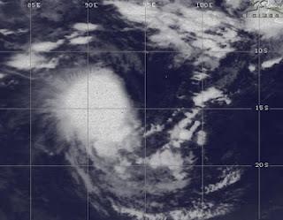 Tropischer Sturm 16S (potentiell Zyklon JONI) überschreitet 90. östlichen Längengrad, Joni, aktuell, Satellitenbild Satellitenbilder, März, Vorhersage Forecast Prognose, 2012, Indischer Ozean Indik, Zyklonsaison Südwest-Indik,