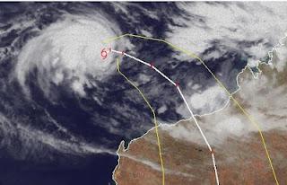 Zyklon LUA vor Australien wird voraussichtlich Major Hurrikan, Lua, aktuell, Australien, Australische Zyklonsaison, 2012, März, Satellitenbild Satellitenbilder, Vorhersage Forecast Prognose, Sturmwarnung, Verlauf, Zugbahn, 