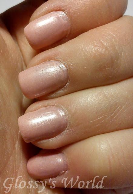 Nails of my Day - essence nude glam iced strawberry cream