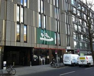 #Converse Just add Color Citylights Kampagne #Berlin #Alexanderplatz