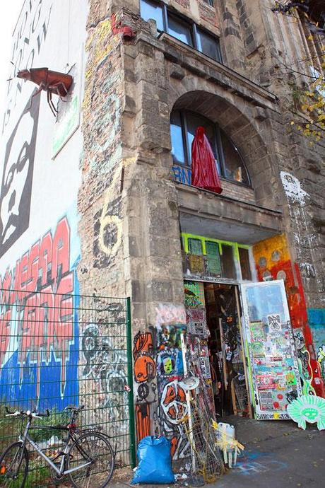 Kunsthaus Tacheles: Neue Kundgebungen gegen Räumung „Tacheles auf!”  Waechter eingesperrt