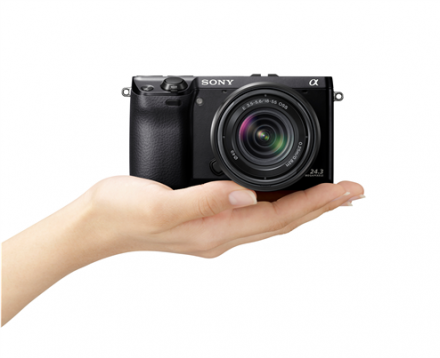 Sony NEX-5N und NEX-7 – Systemkameras mit eigener Designertasche