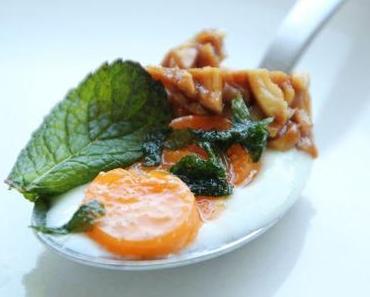 Luxuslöffel: Marinierte Physalis auf gesüßtem Joghurt mit Mandel-Karamell