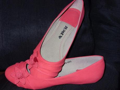 Schuhe Schuhe Schuhe in aktuellen Trendfarben! Erhältlich bei Schuhtempel24.