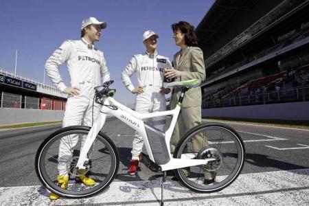 Schumacher und Rosberg auf ebikes unterwegs