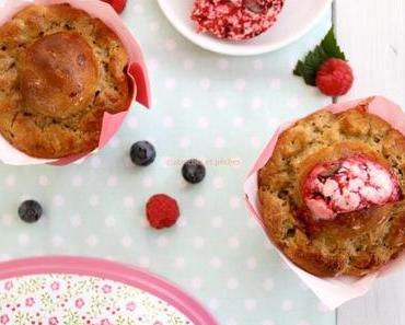 kleine Brioches mit Beerenbutter