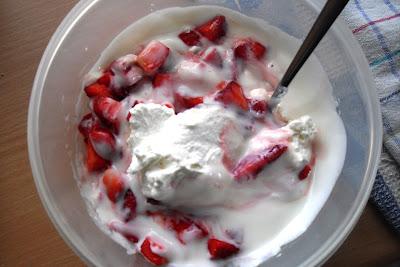 Wickeltorte mit Erdbeer-Joghurt-Creme